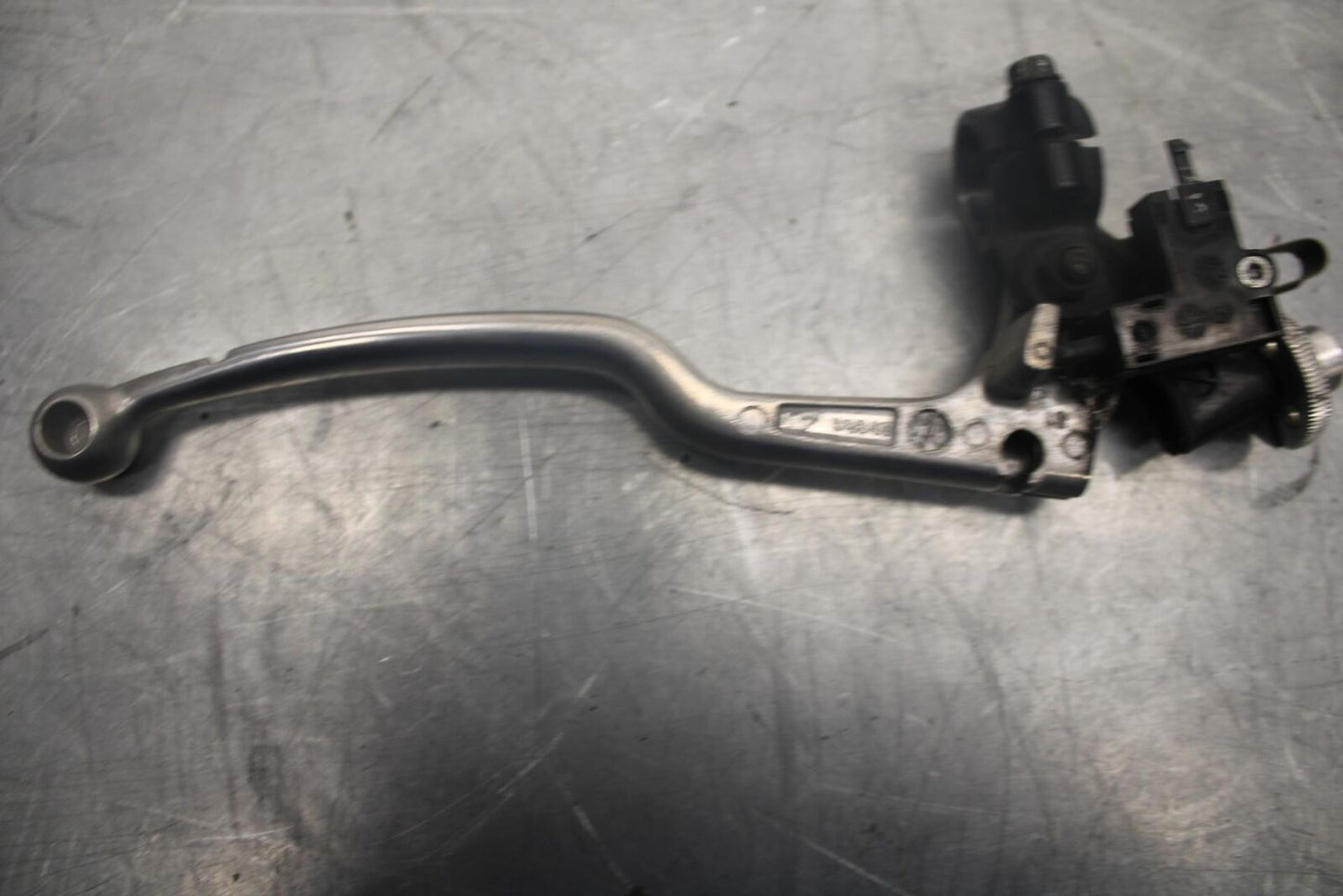 03-04 SUZUKI GSXR1000 CLUTCH PERCH MOUNT WITH LEVER BB459