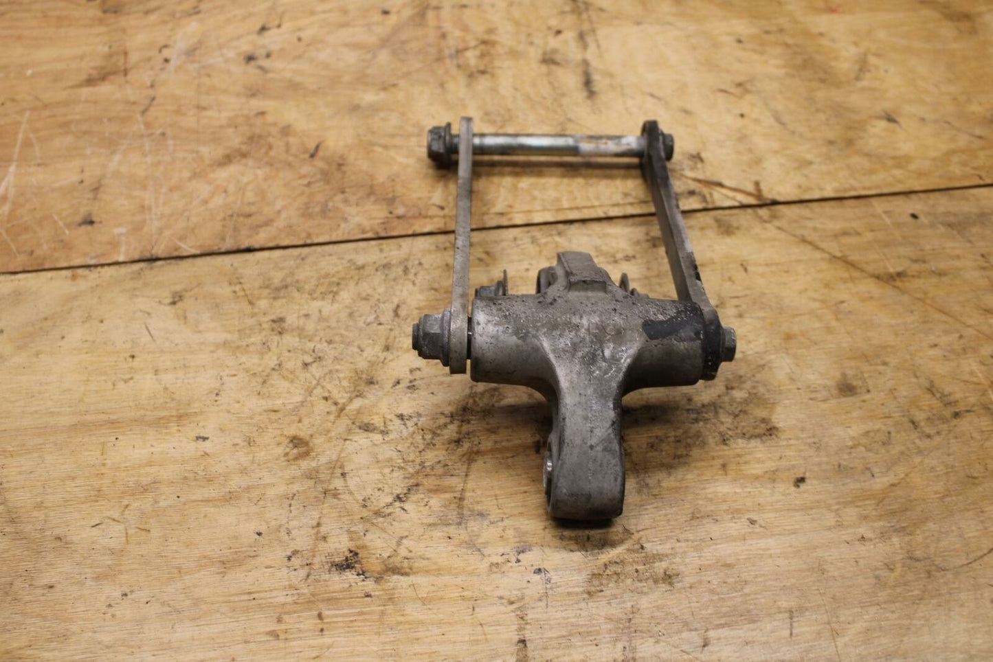 04-05 SUZUKI GSXR600 REAR DOGBONE SHOCK LINKAGE LINK BB329