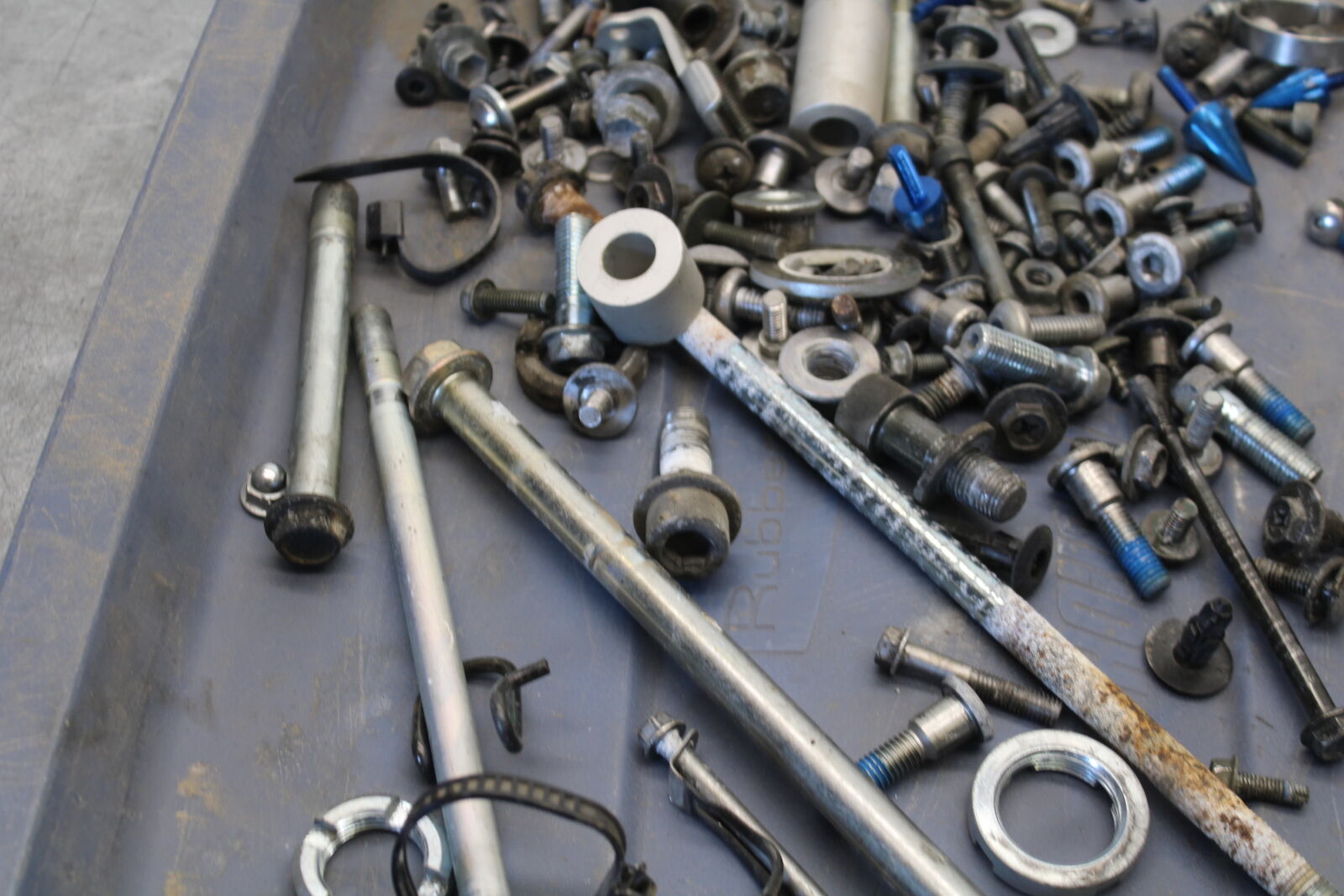 03-07 SUZUKI SV1000S ENGINE MOUNTING BOLTS HARDWARE SCREWS BB657