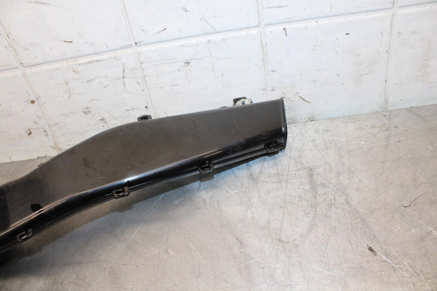 21 HUSQVARNA VITPILEN 401 RAM AIR INTAKE TUBE DUCT BB467