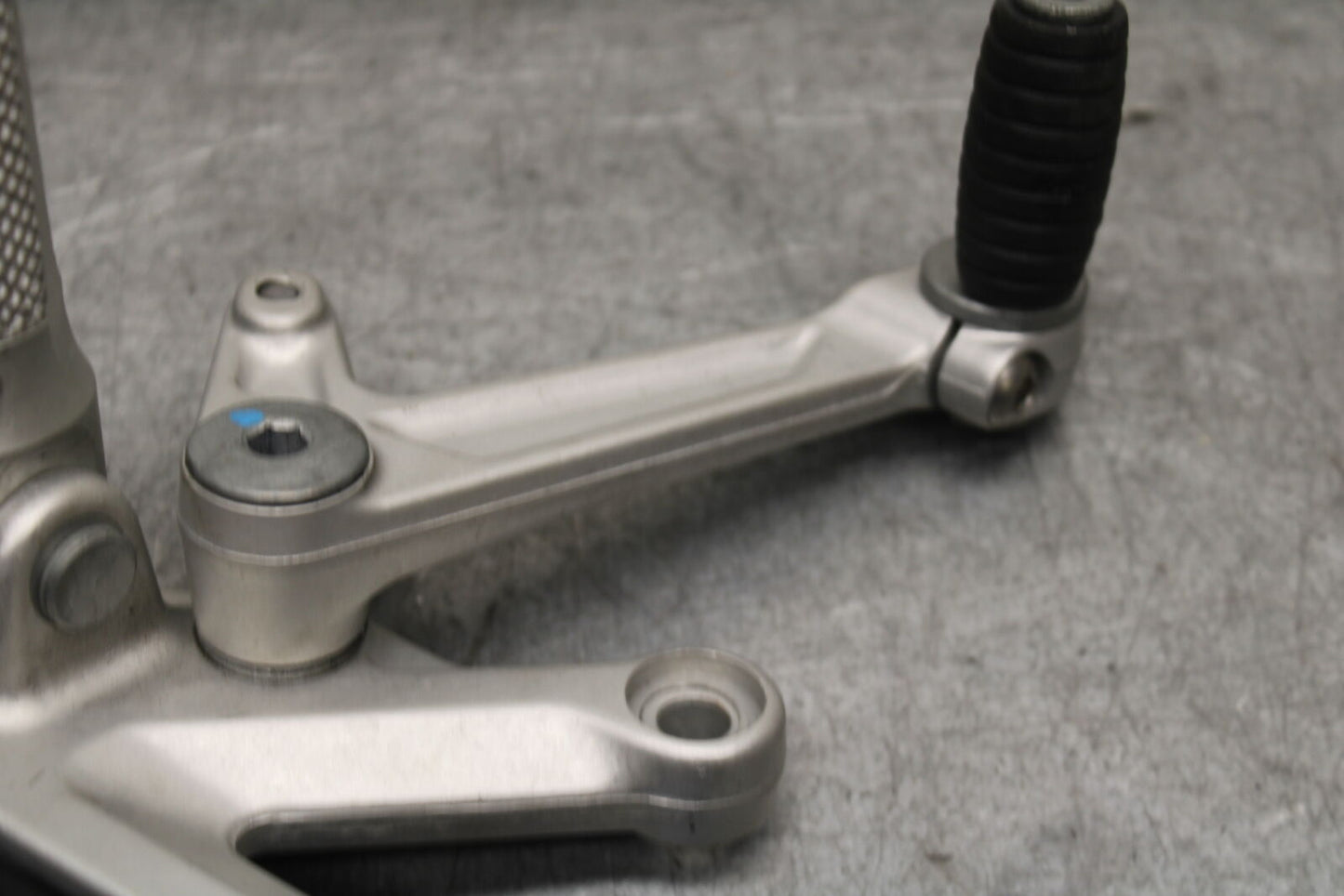 21-24 APRILIA RSV4 LEFT REARSET REAR SET FOOT PEG W SHIFTER BB668