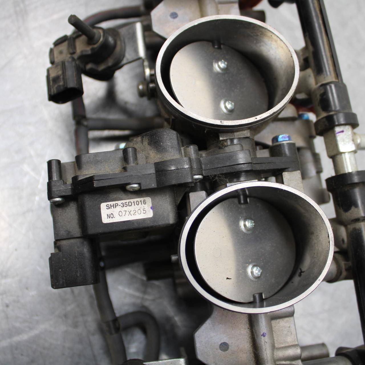 21 KAWASAKI NINJA ZX6R MAIN FUEL INJECTORS / THROTTLE BODIES 16163-1000 BB647