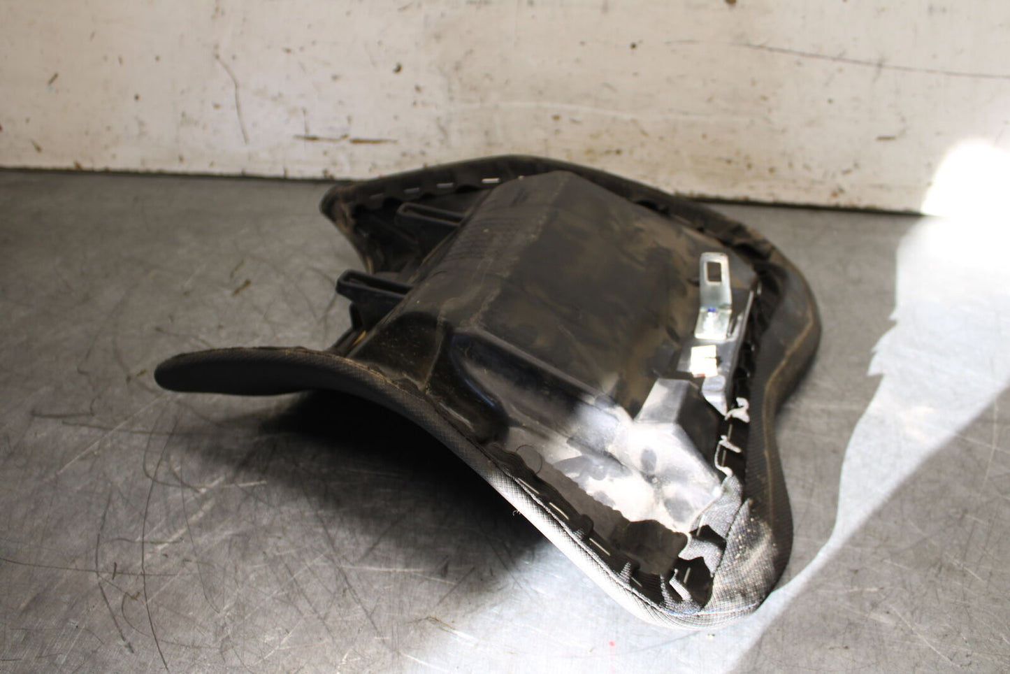 19-22 KAWASAKI Z400 FRONT DRIVERS SEAT PAD SADDLE PILLION BB708
