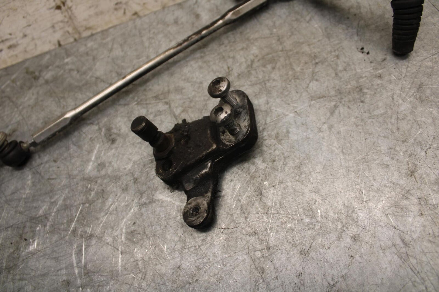 2007 Suzuki GSXR600 SHIFTER LINKAGE PEDAL 25525-01H00 25600-01H00 BB540
