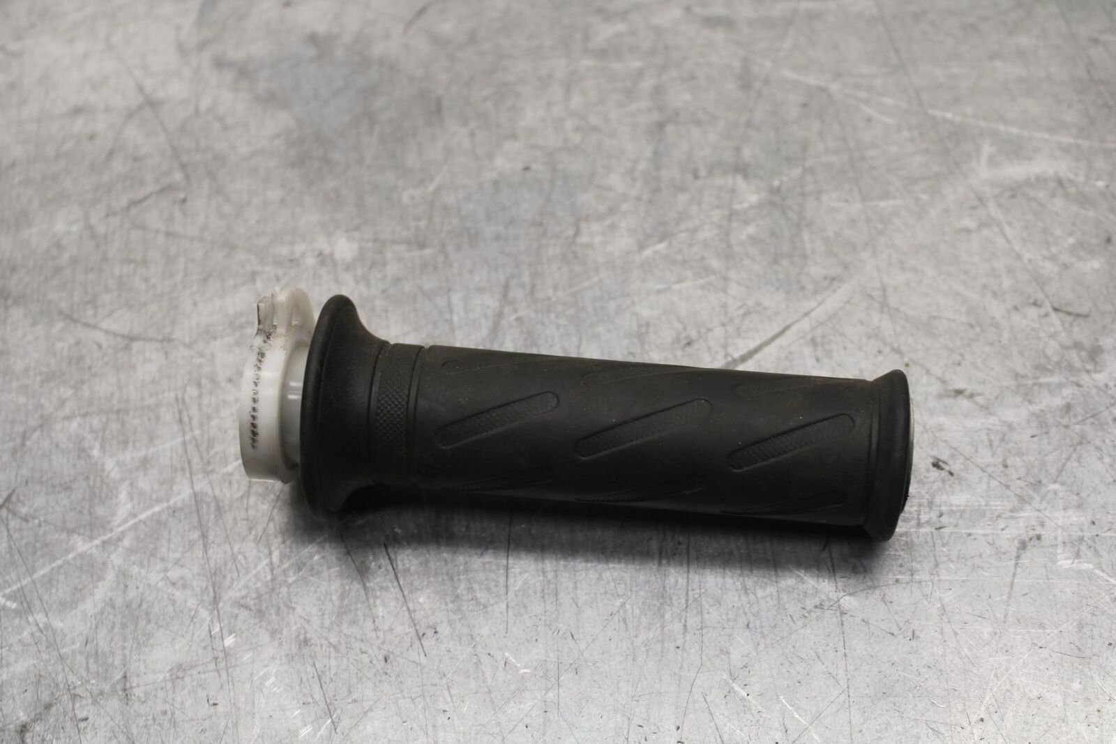 01-03 SUZUKI GSXR600 RIGHT THROTTLE GRIP BB633