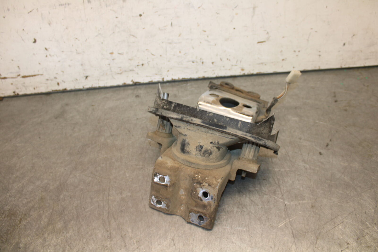 87-03 SUZUKI INTRUDER 1400 VS1400GLP REAR BACK TAIL LIGHT MOUNT BRACKET BB702