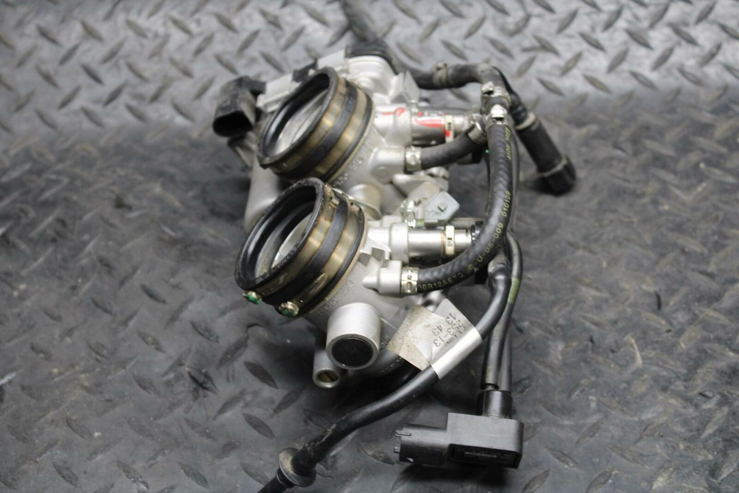 10-11 APRILIA RSV4 R MAIN FUEL INJECTORS / THROTTLE BODIES REAR BB202