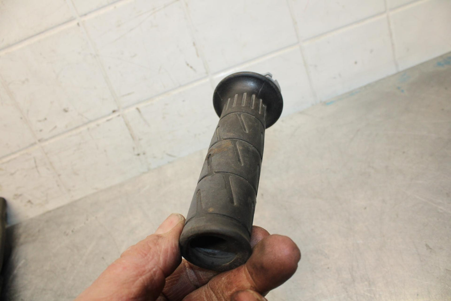 2003 Kawasaki Z1000 RIGHT THROTTLE GRIP 46019-0001 BB35