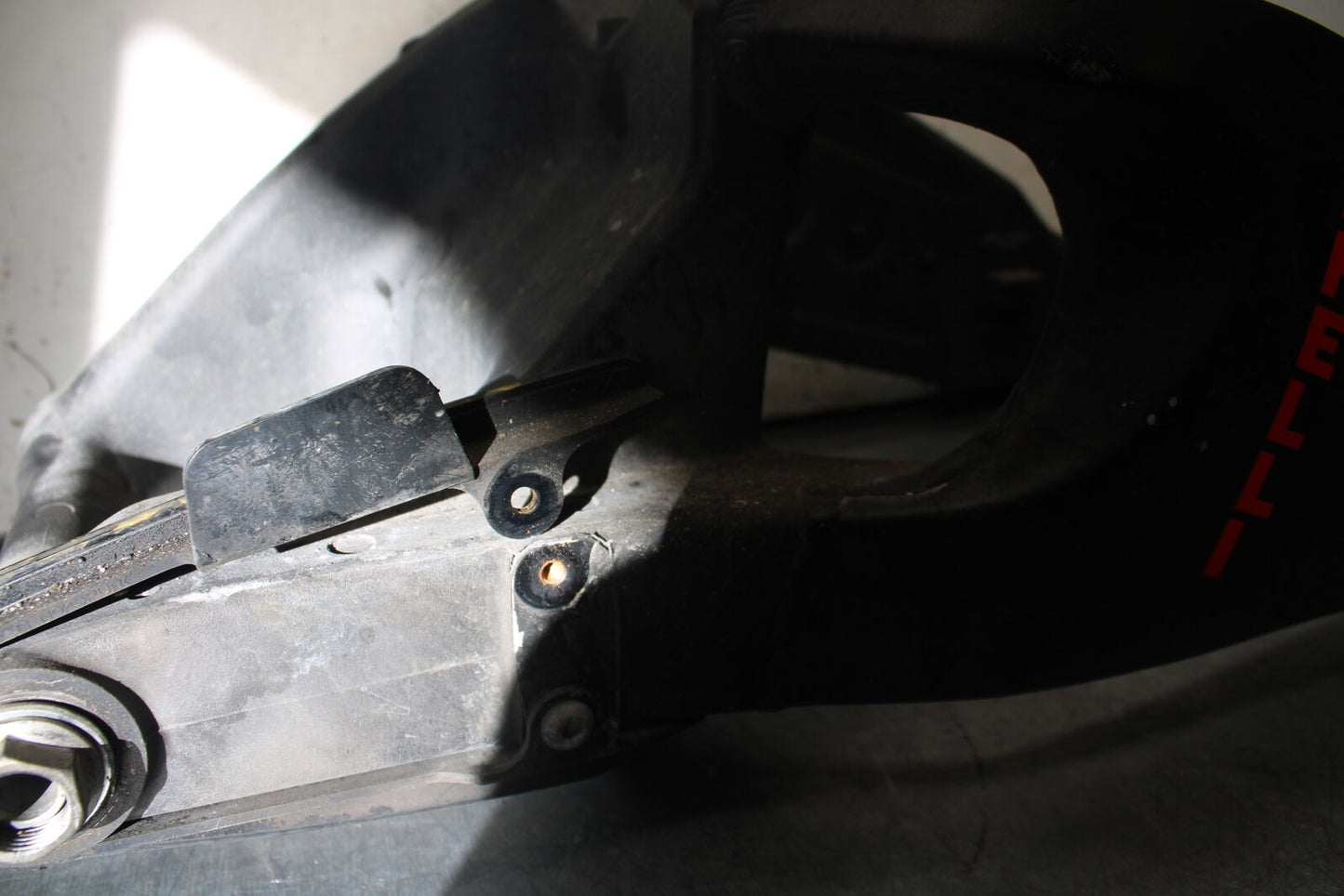 09-12 KAWASAKI NINJA ZX6R REAR SWINGARM BACK SWING ARM 33001-0212 BB698