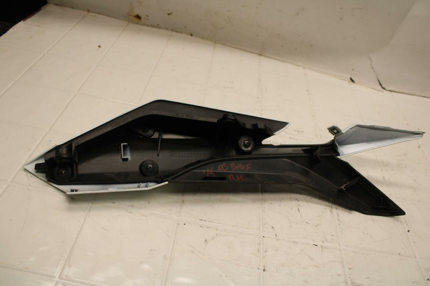 15-16 HONDA CB300F RIGHT REAR BACK TAIL FAIRING COWL SHROUD BB05