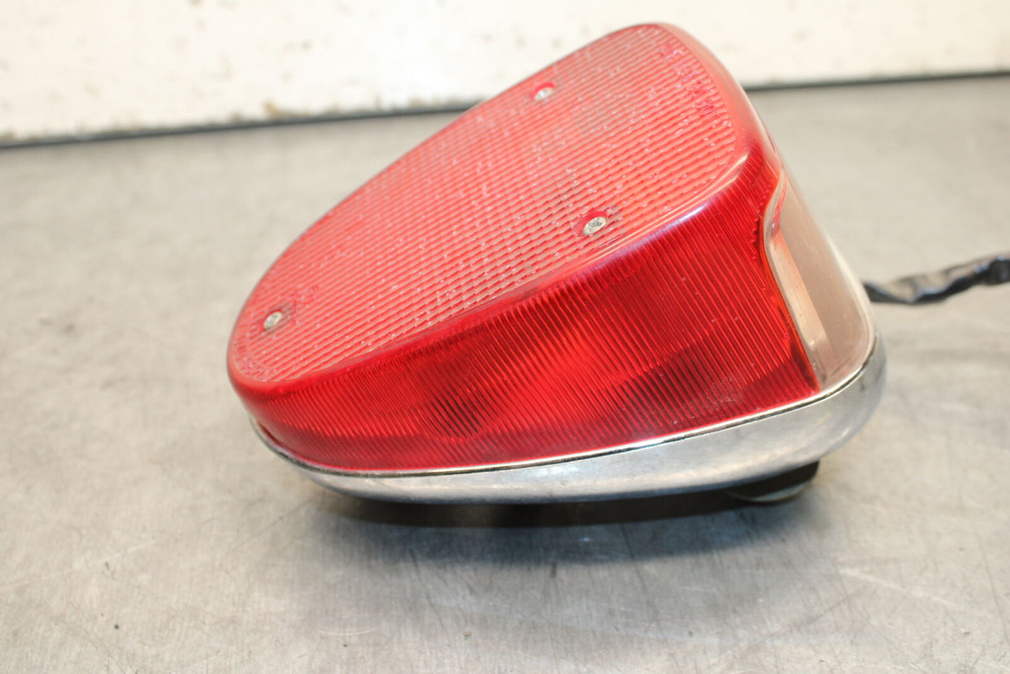 99-00 YAMAHA V STAR 1100 TAILLIGHT REAR TAIL BRAKE LIGHT BB711