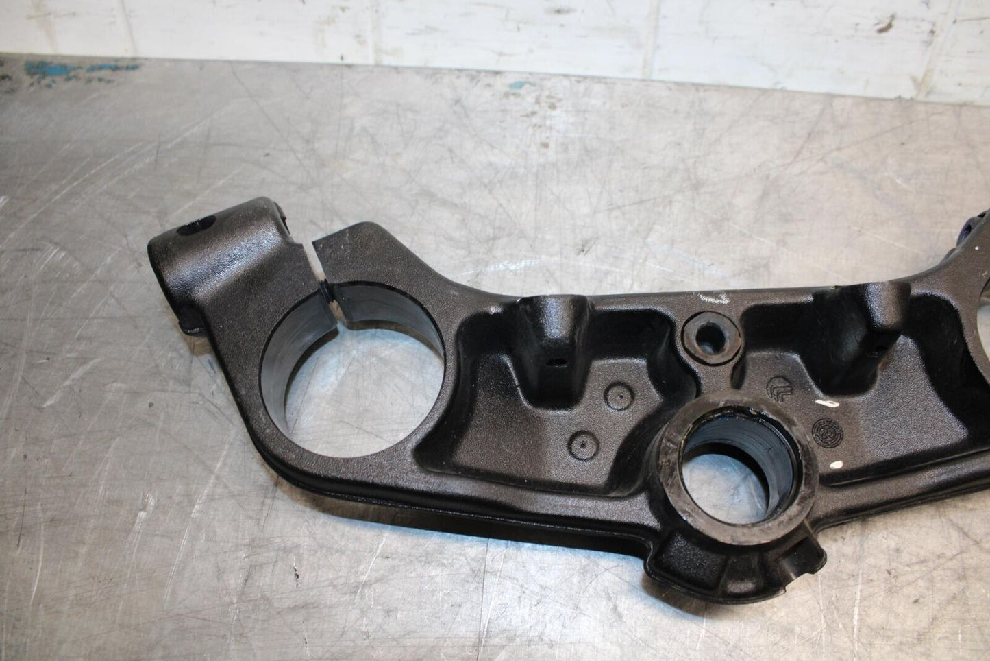 21 HUSQVARNA VITPILEN 401 FORKS UPPER TRIPLE TREE CLAMP BB467