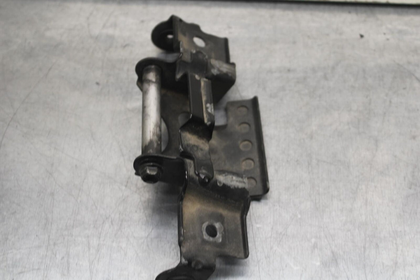 1999 Suzuki GSXR600 FRONT GAS TANK BRACKET MOUNT BB608