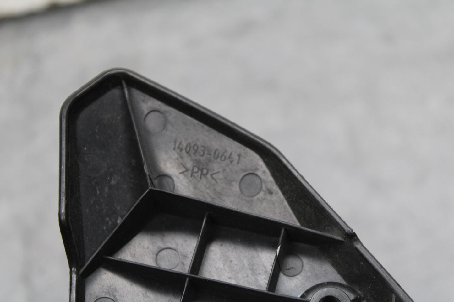 19-22 KAWASAKI Z400 RIGHT FRAME/ REARSET SIDE COVER COWL PANEL BB738