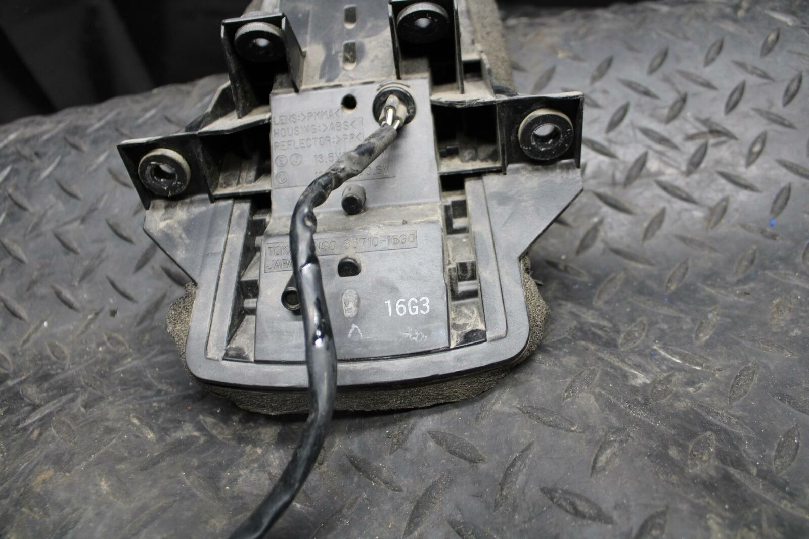 03 SUZUKI SV650S REAR TAIL TAILLIGHT BACK BRAKE LIGHT BB219