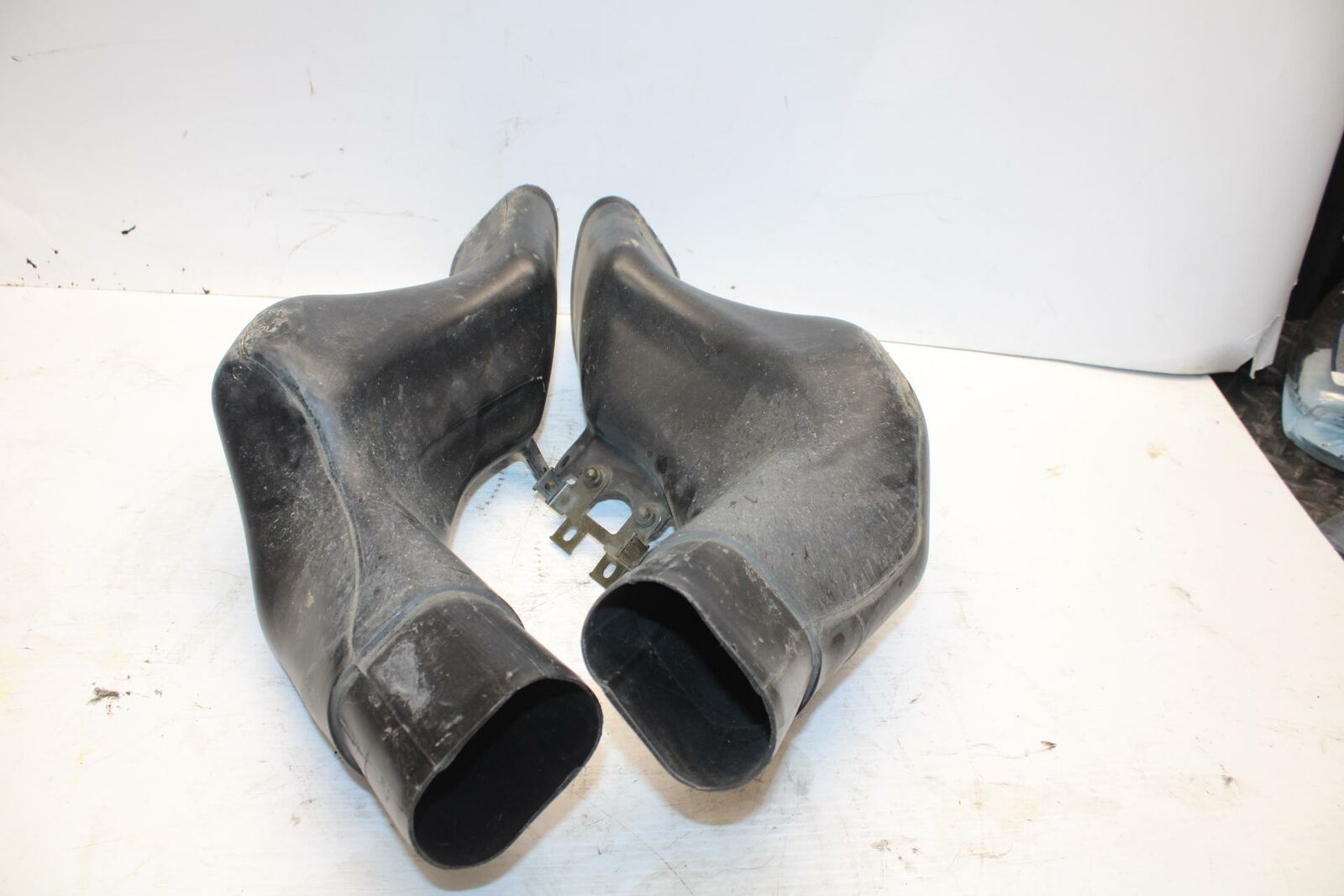 00-07 SUZUKI HAYABUSA RIGHT LEFT AIR INTAKE DUCTS  BB281