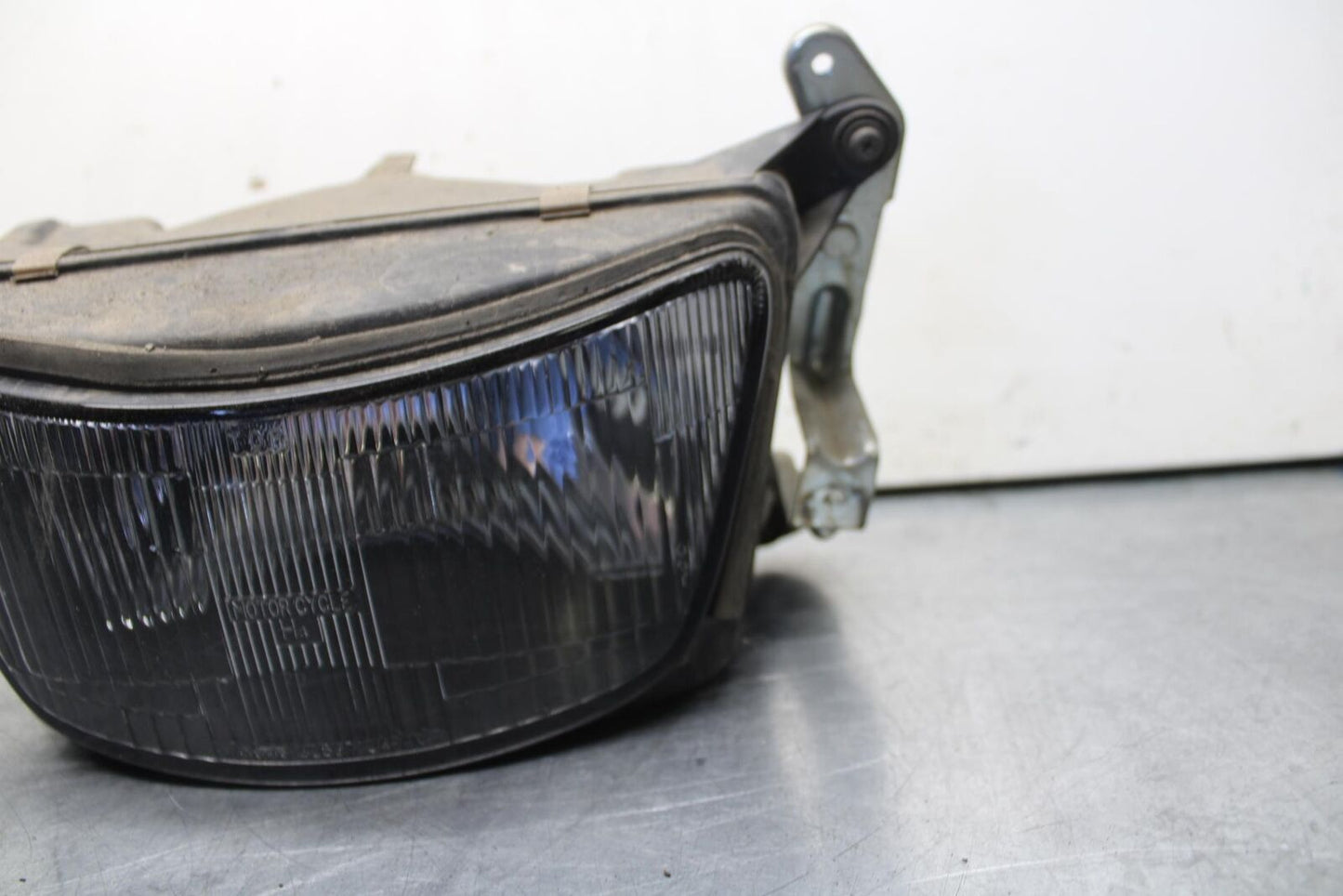1995 Suzuki RF600R FRONT HEADLIGHT HEAD LIGHT LAMP BB615