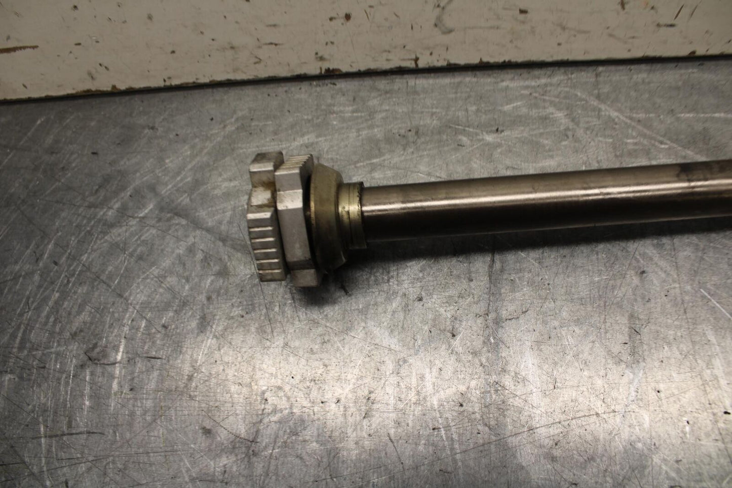 16-18 KTM 690 DUKE REAR AXLE BACK WHEEL RIM PIVOT BOLT AXEL BB631