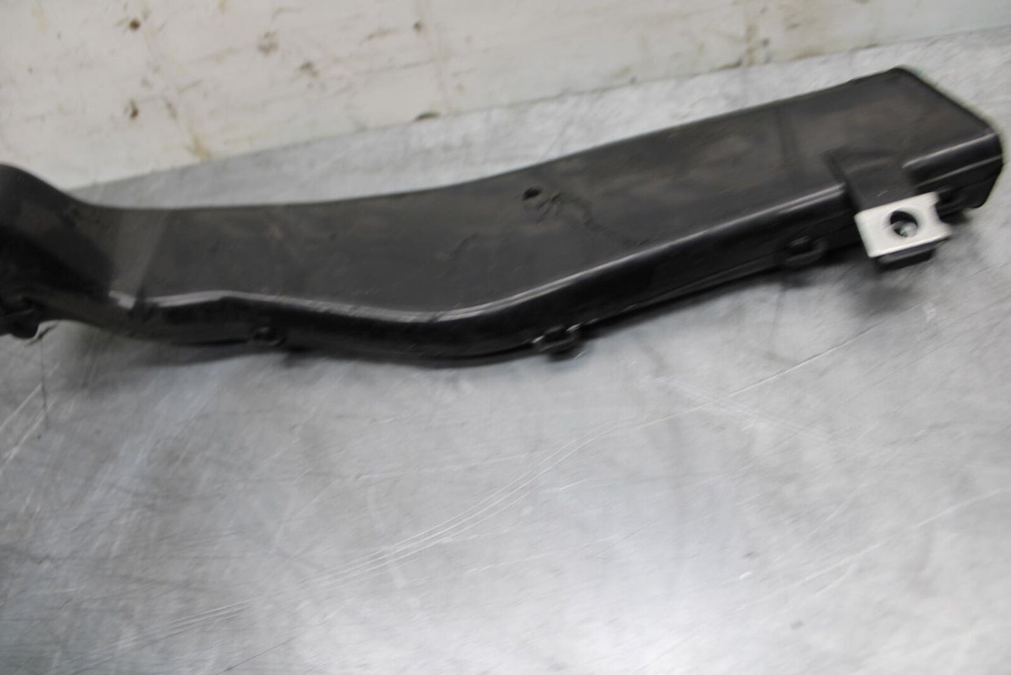 21 HUSQVARNA VITPILEN 401 RAM AIR INTAKE TUBE DUCT BB467