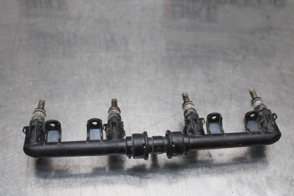 12-14 BMW S1000RR SECONDARY FUEL INJECTORS TOP AIRBOX GAS RAIL BB204