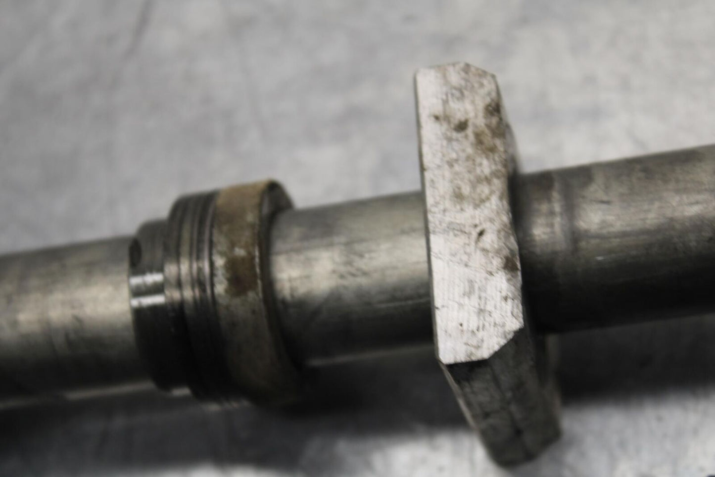 1999 Suzuki GSXR600 REAR AXLE BACK WHEEL RIM PIVOT BOLT AXEL BB580