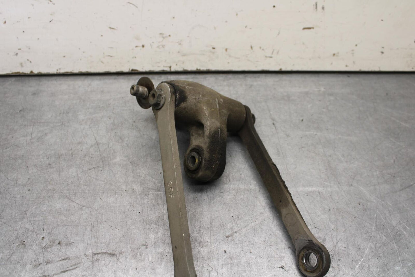 01-03 SUZUKI GSXR600 REAR DOGBONE SHOCK LINKAGE LINK 62600-35870 BB633