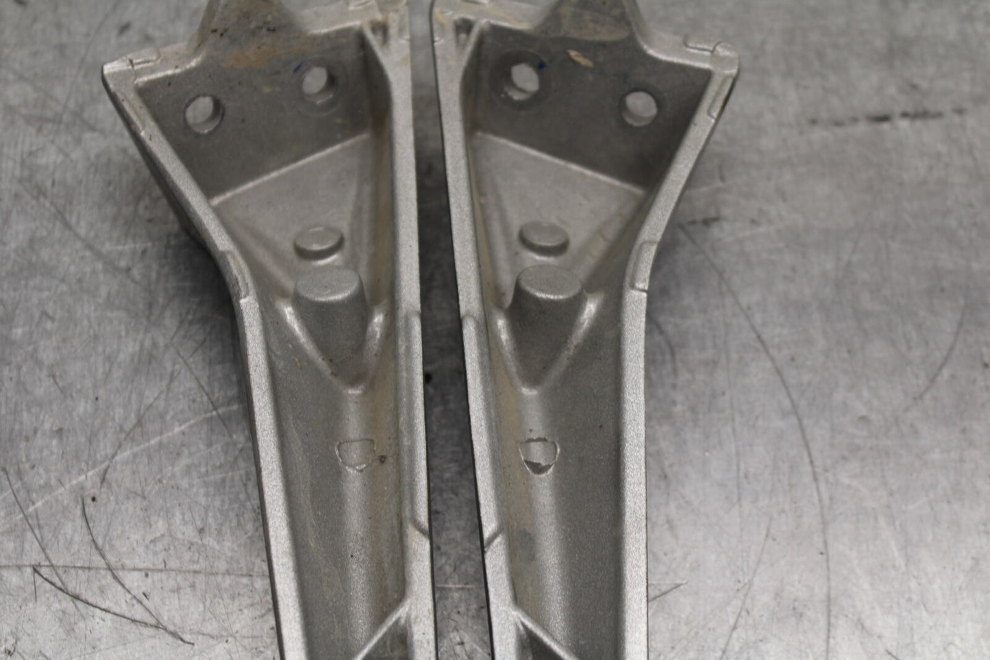 13-16 KTM 390 DUKE REAR BACK PASSENGER PEG SET PAIR BB748