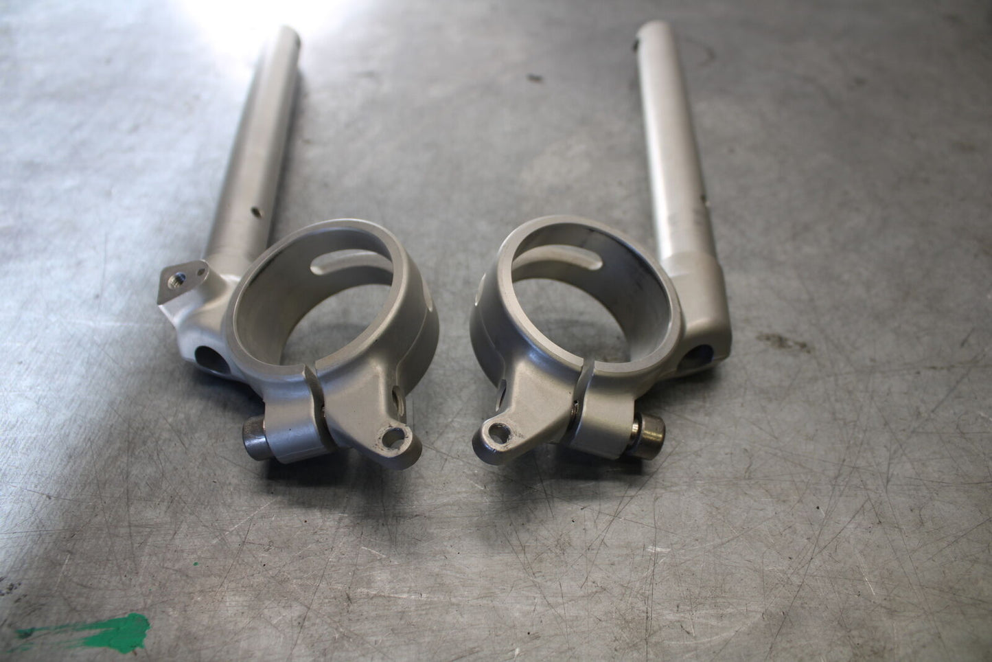 07-08 TRIUMPH DAYTONA 675 LEFT RIGHT CLIP ON ONS HANDLEBARS PAIR SET BB685