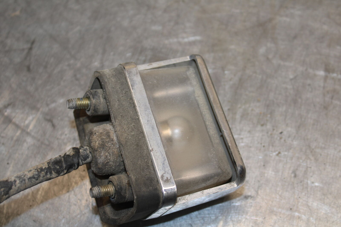 87-03 SUZUKI INTRUDER 1400 VS1400GLP LICENSE PLATE LIGHT BB702