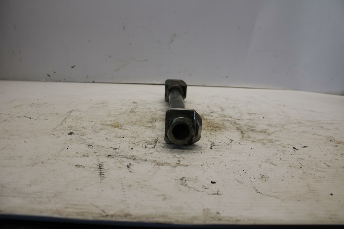 06-07 SUZUKI GSXR600 REAR AXLE BACK WHEEL RIM PIVOT BOLT AXEL 64711-49G10 BB275