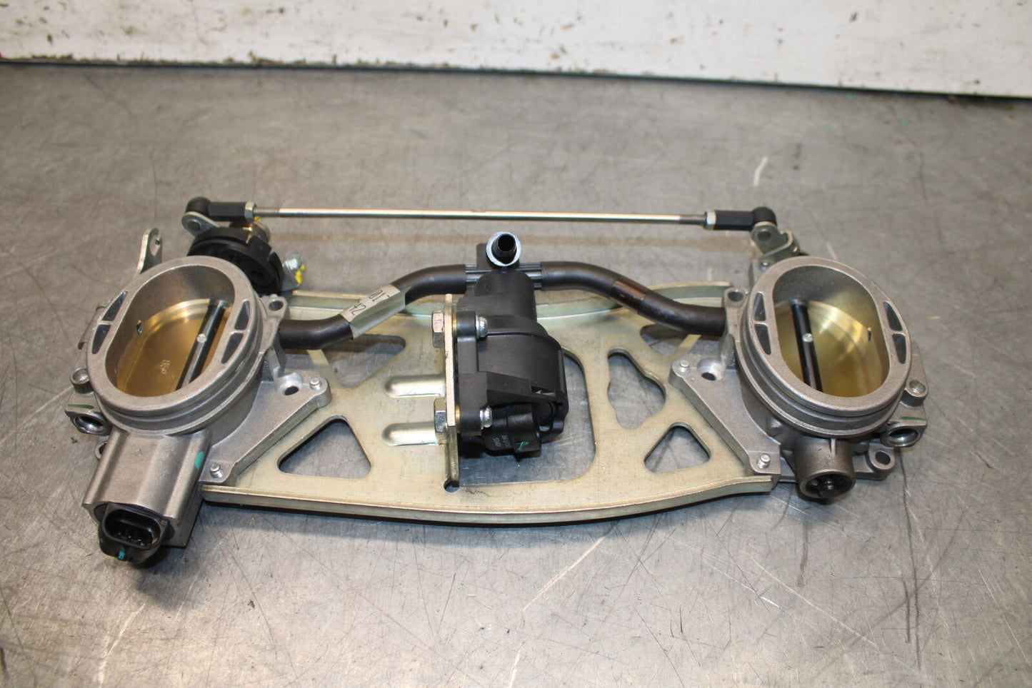 09-11 DUCATI 1198 THROTTLE BODIES BB705