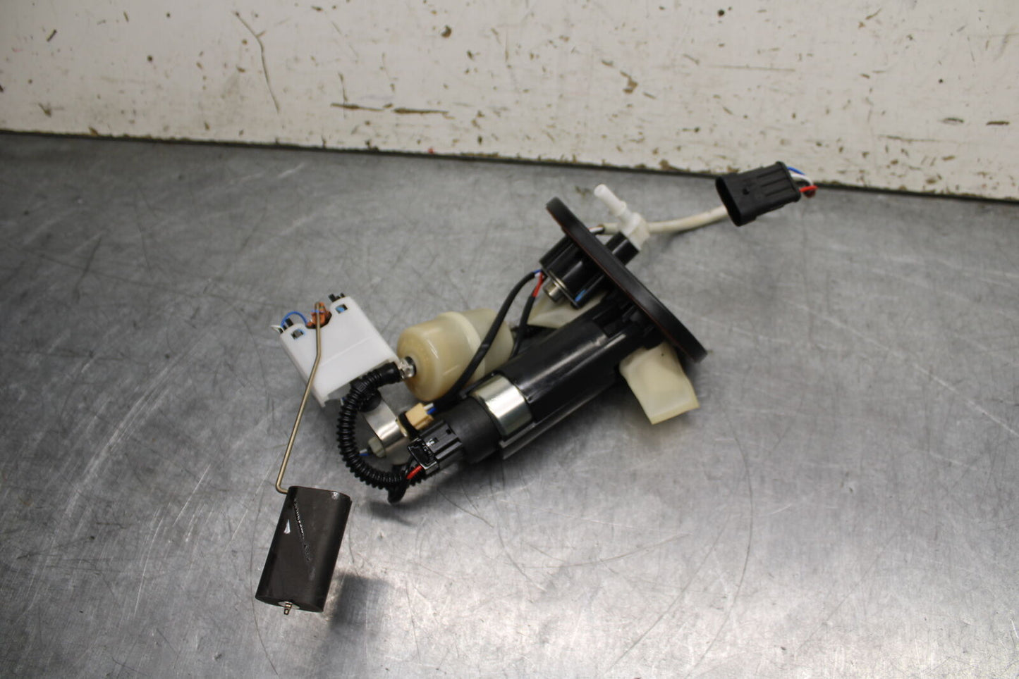 21-24 APRILIA TUONO 660 FACTORY FUEL PUMP GAS PETROL SENDER UNIT BB733