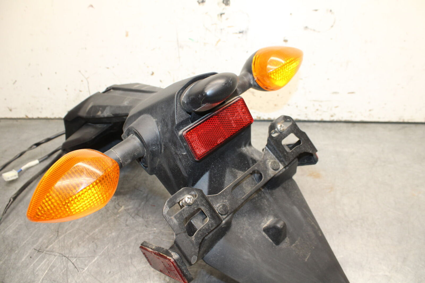 19-24 YAMAHA R3 REAR BACK FENDER MUD GUARD/ & LIGHTS BB736