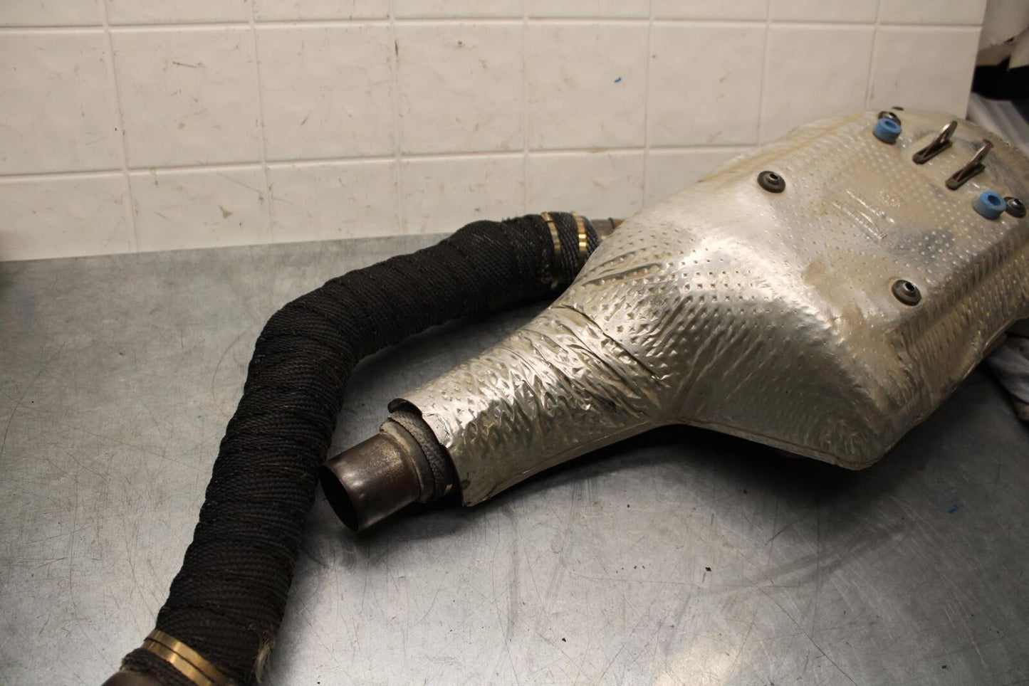 2012 Triumph Daytona 675R EXHAUST PIPE MUFFLER SLIP ON CAN SILENCER BB589