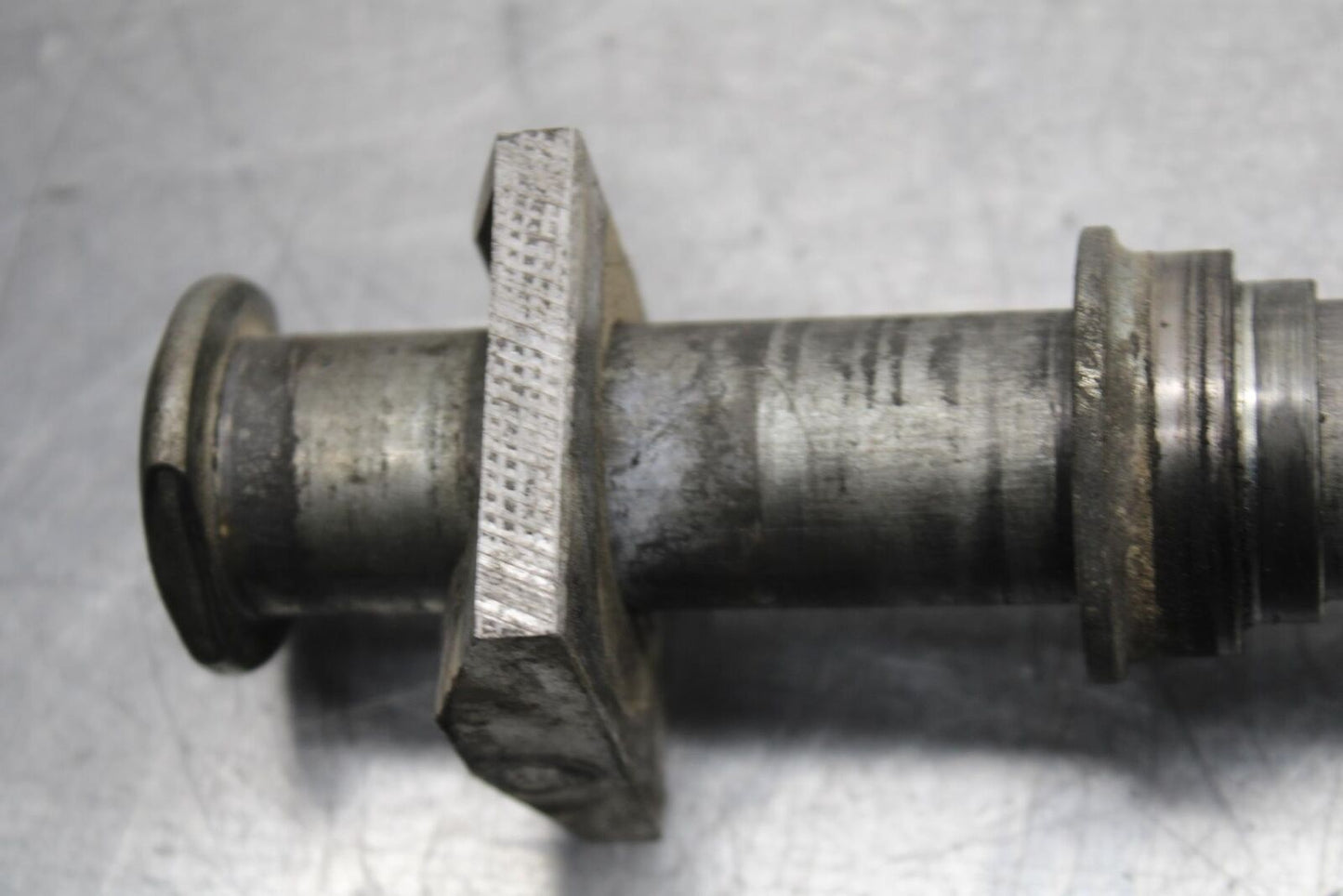 1999 Suzuki GSXR600 REAR AXLE BACK WHEEL RIM PIVOT BOLT AXEL BB580