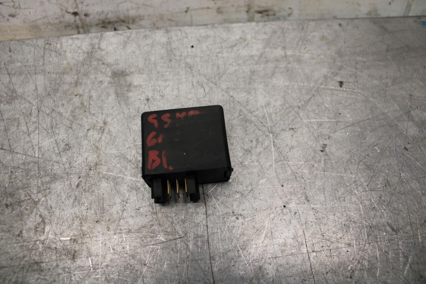 2001 Suzuki GSXR1000 TURN SIGNAL BLINKER RELAY FLASHER SWITCH 38610-03F00 BB52