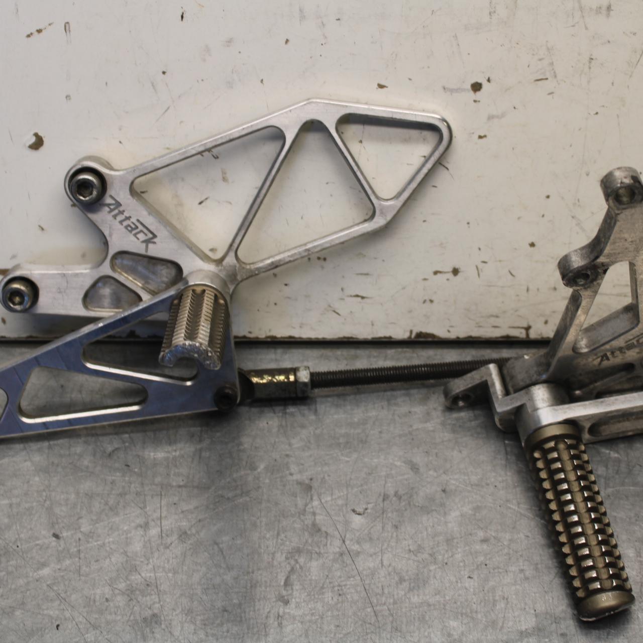 01-03 SUZUKI GSXR600 RIGHT LEFT REARSETS REAR SET DRIVER FOOT PEGS BB639