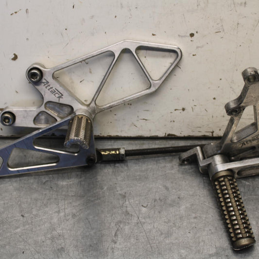 01-03 SUZUKI GSXR600 RIGHT LEFT REARSETS REAR SET DRIVER FOOT PEGS BB639