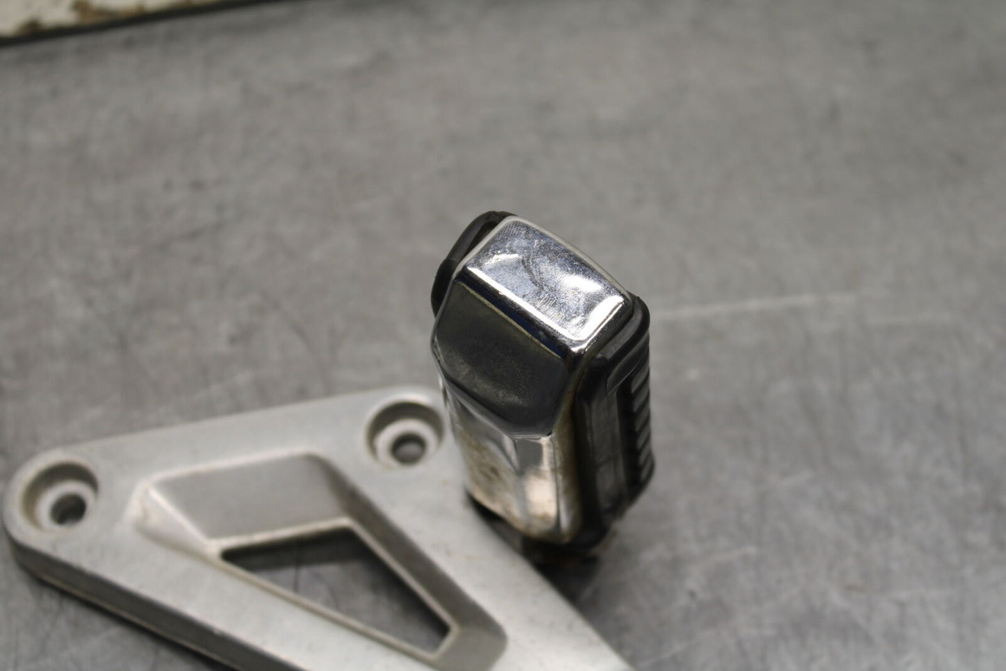 82-83 HONDA V45 MAGNA REAR PASSENGER FOOT STEP PEG BB107