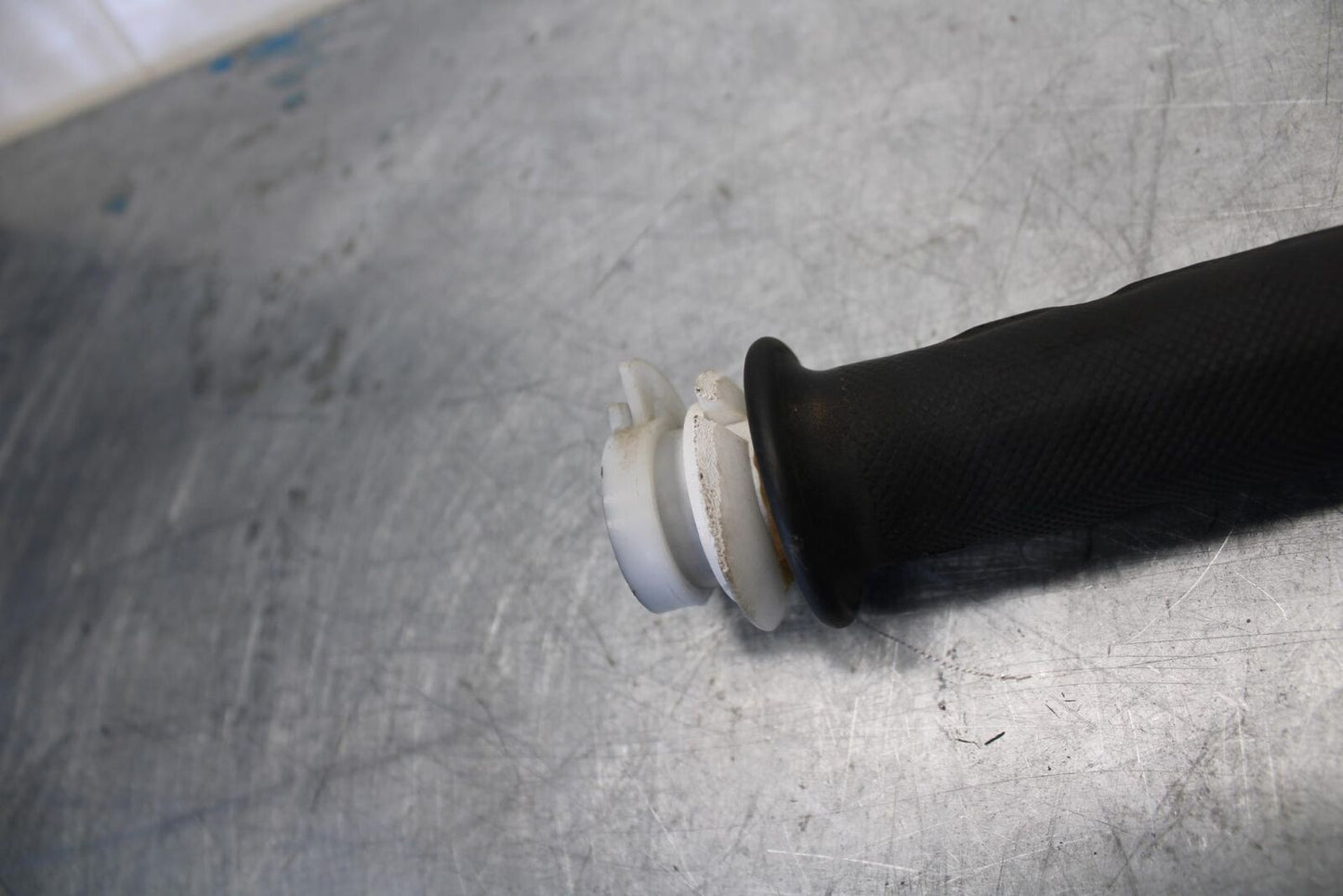 91-92 SUZUKI GSXR1100 GSXR 1100M RIGHT THROTTLE GRIP BB435