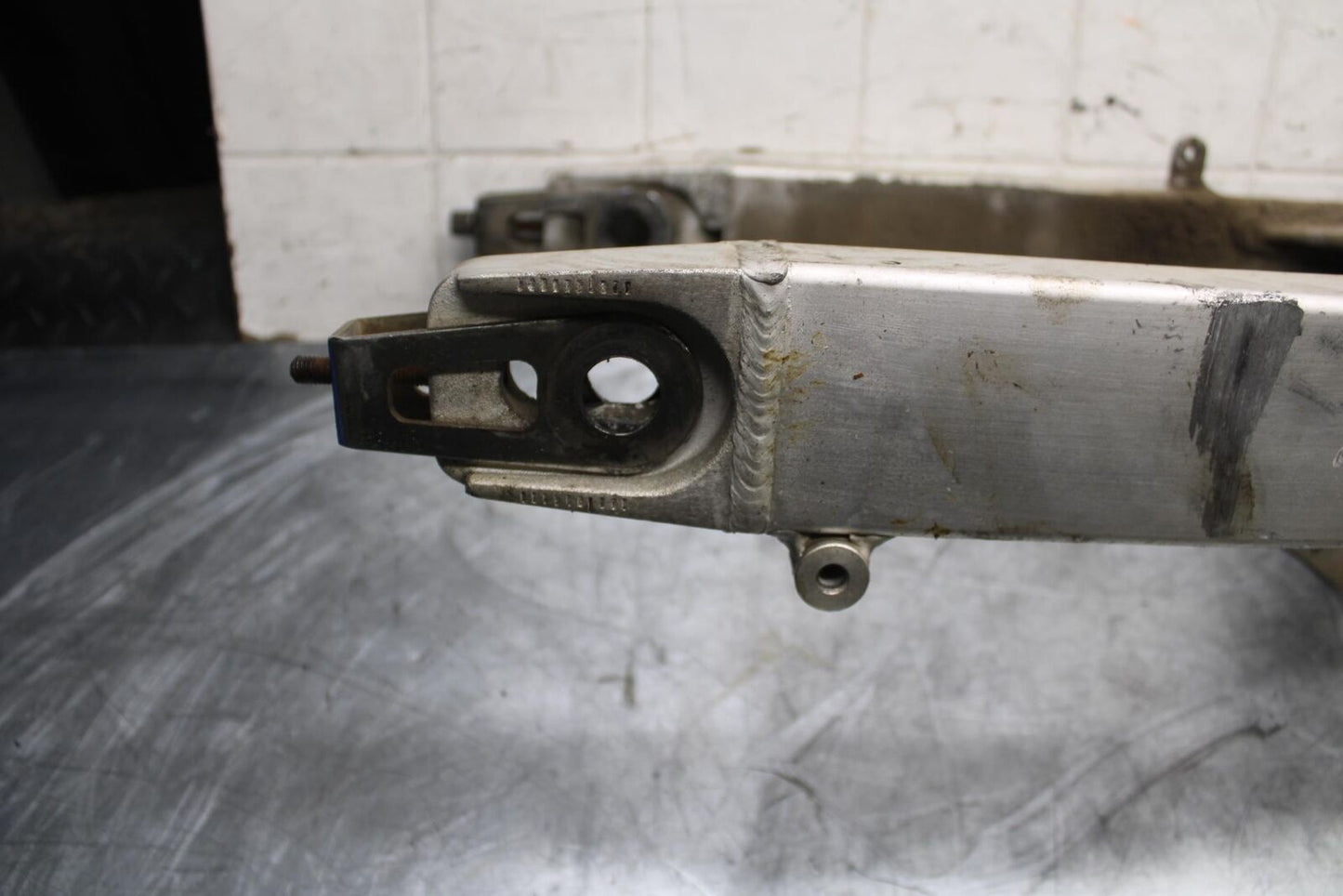 91-92 SUZUKI GSXR750 M  REAR SWINGARM BACK SUSPENSION SWING ARM BB493