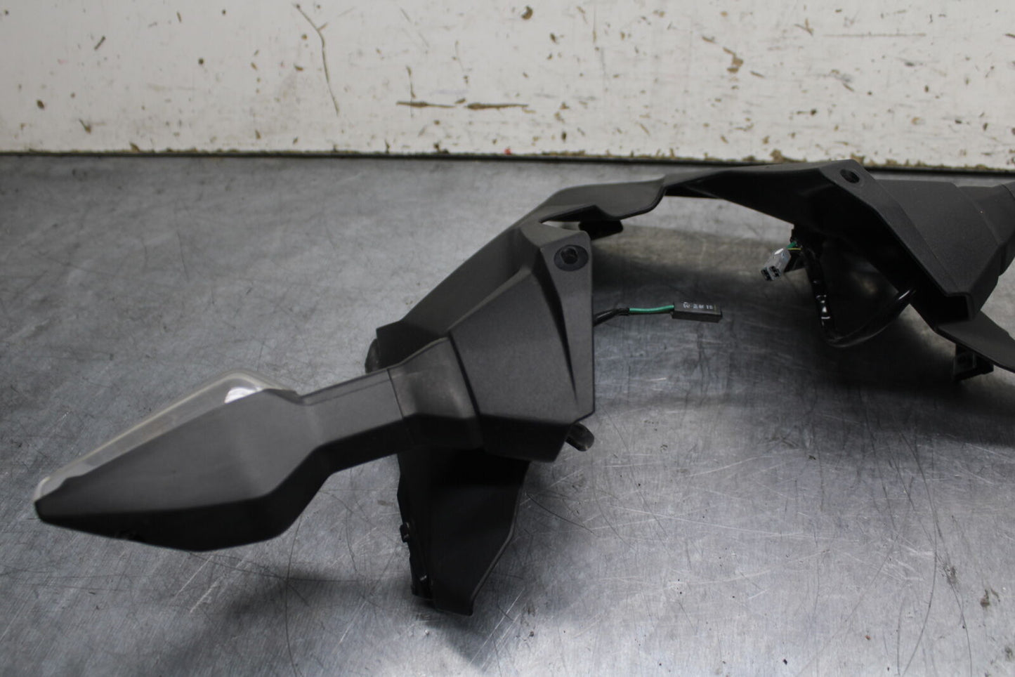 19-22 KAWASAKI Z400 FRONT CENTER COWL FAIRING & TURN SIGNALS BB738