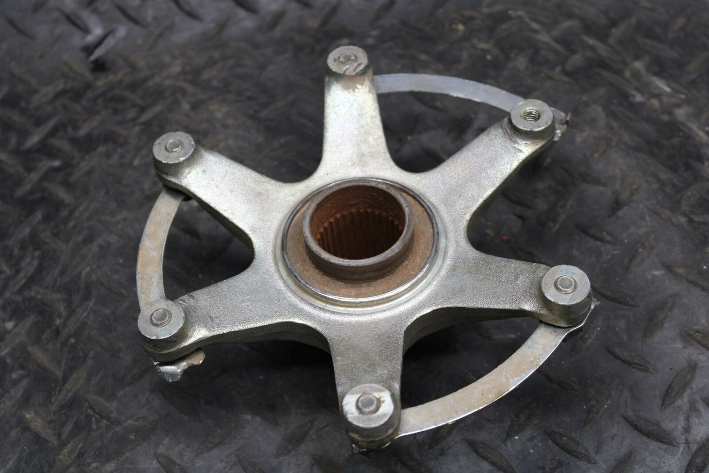 02-06 YAMAHA BANSHEE 350 REAR SPROCKET HUB BB214