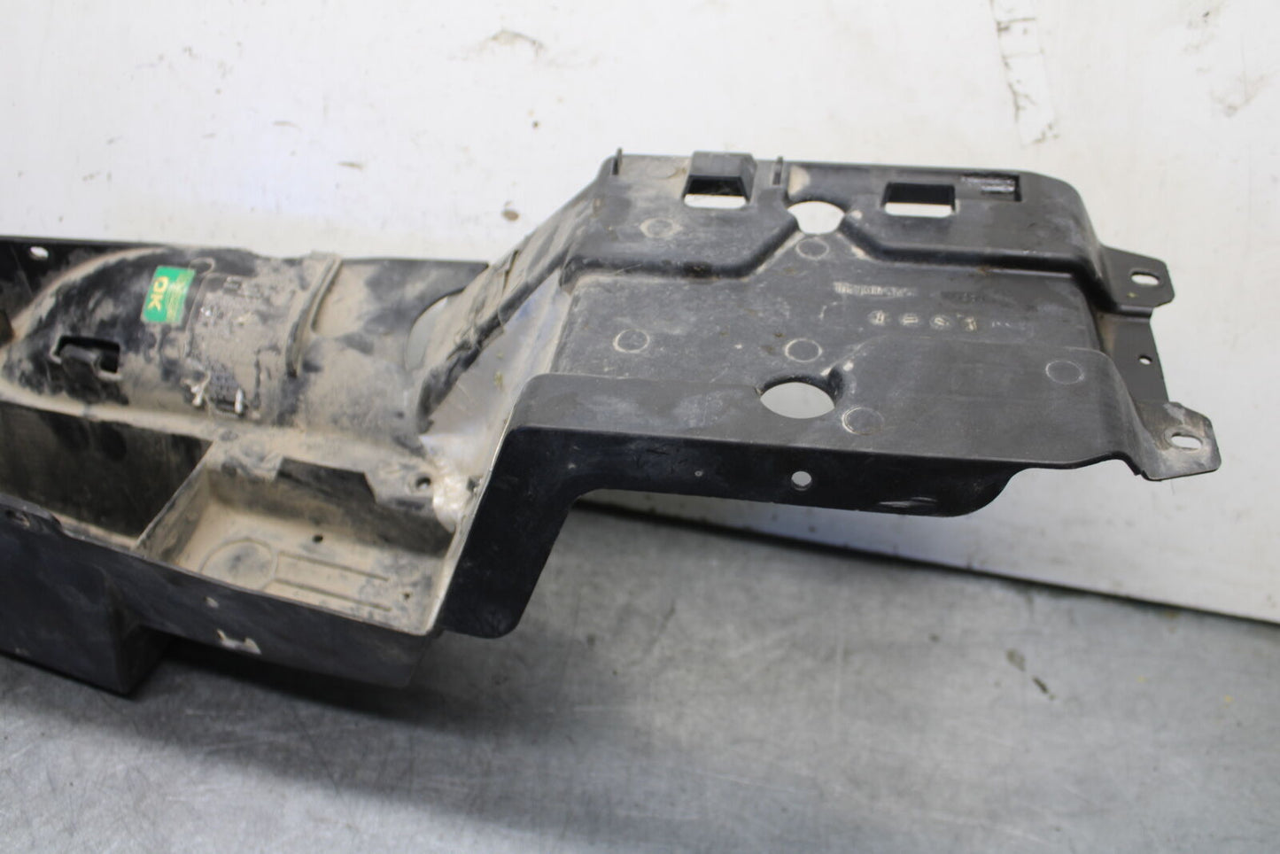09-11 TRIUMPH DAYTONA 675 REAR BACK TAIL UNDERTAIL BATTERY TRAY PLASTIC BB652