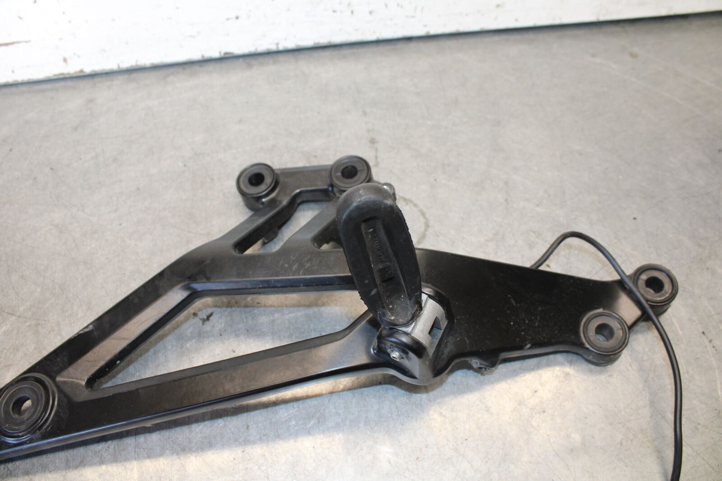 06-07 DUCATI MONSTER 695 RIGHT REARSET REAR SET DRIVER FOOT PEG REST STOP BB674
