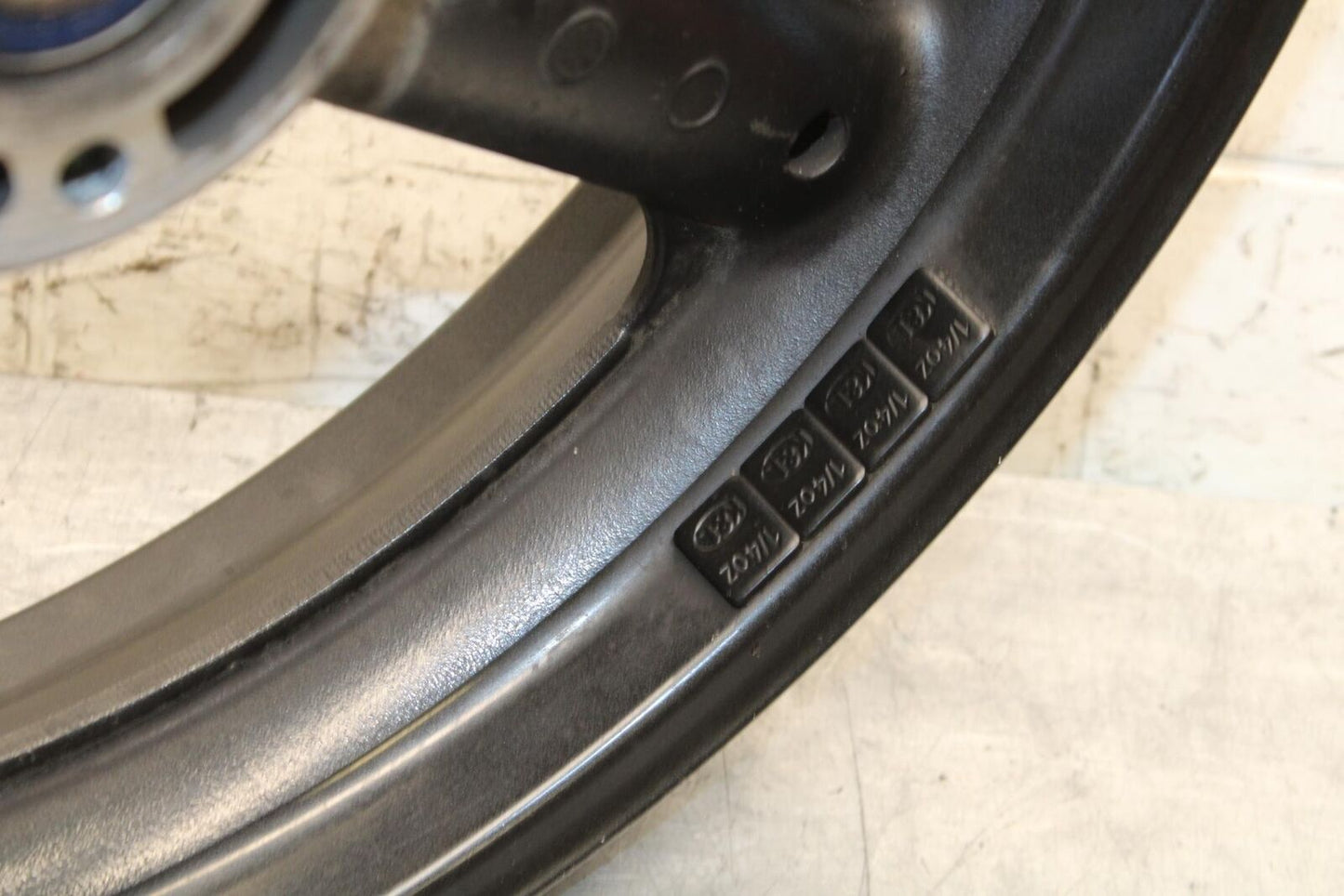 1997 Suzuki Bandit 1200 GSF1200S FRONT WHEEL BB559