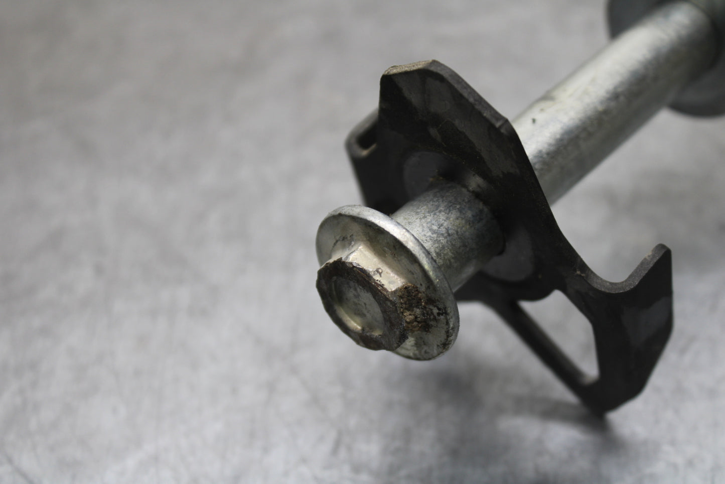 24 KAWASAKI NINJA 500 ABS REAR AXLE BACK WHEEL RIM PIVOT BOLT AXEL BB730