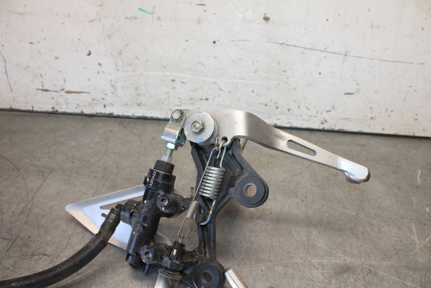 19-22 KAWASAKI Z400 RIGHT LEFT REARSETS REAR SET DRIVER FOOT PEGS BB708