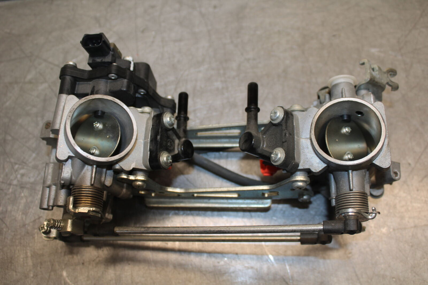 17-24 SUZUKI SV650 MAIN FUEL INJECTORS / THROTTLE BODIES BB706