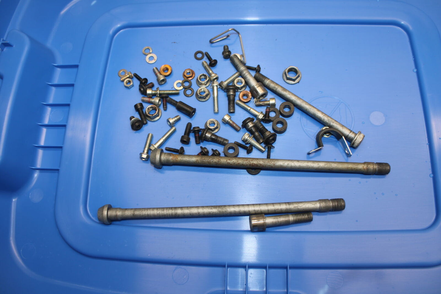 08-10 DUCATI 848 ENGINE MOUNTING BOLTS HARDWARE MOTOR SCREWS BB705